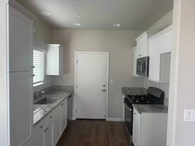 Main picture of 406 S Summit St