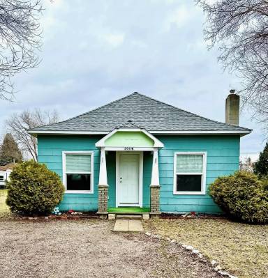 Main picture of 208 W Lincoln Ave