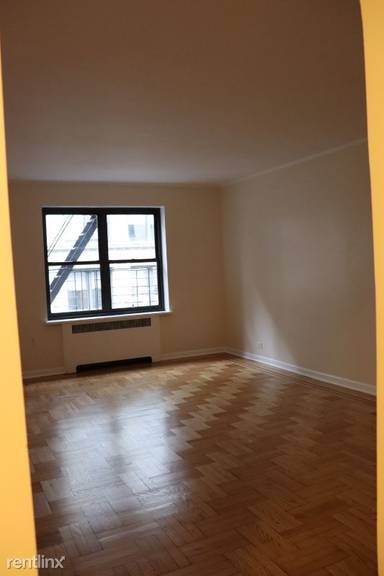 Main picture of 124 E 24th St