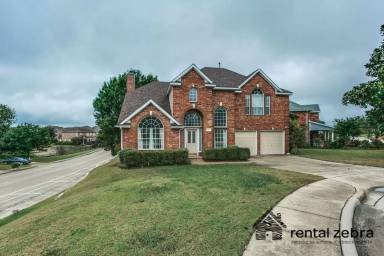 Main picture of 2944 Newport Dr