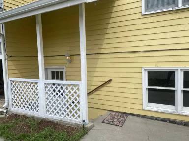 Main picture of 1204 W Babcock St
