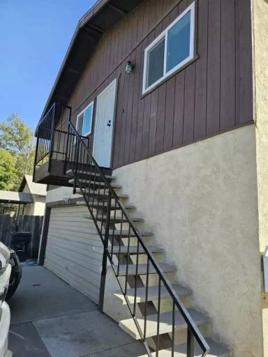 Main picture of 325 Lincoln Ave