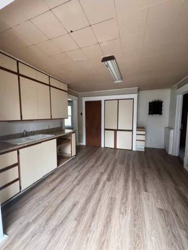 Main picture of 213 W 16th St
