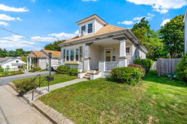 Main picture of 6 Howe St