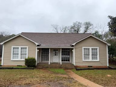 Main picture of 2021 Center Rd