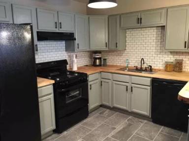 Main picture of 831 S Grand Ave