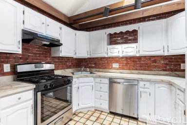 Main picture of 199 Elm St
