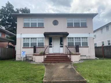 Main picture of 2136 College St