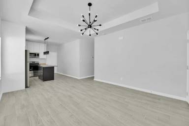 Main picture of 1305 S Xanthia St