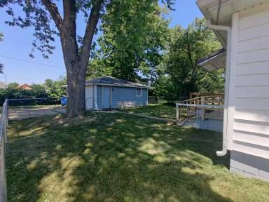 Main picture of 1123 S Noble St
