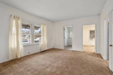 Main picture of 922 W New York Ave