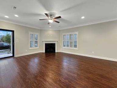 Main picture of 131 Hardinberry St