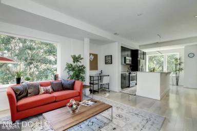 Main picture of 3207 12th St NE