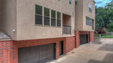 Main picture of 1411 S Saint Louis Ave