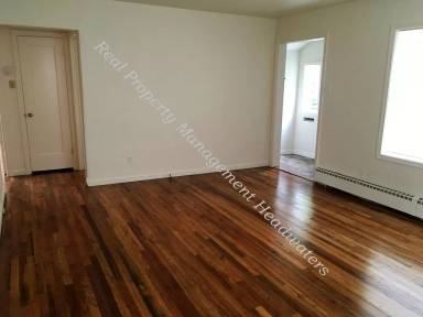 Main picture of 820 E Broadway St