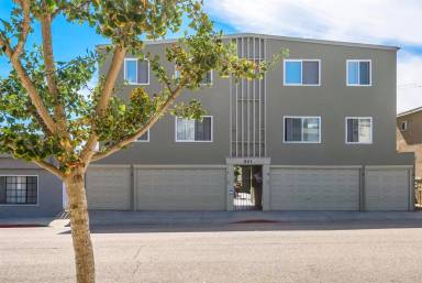 Main picture of 901 Manhattan Ave