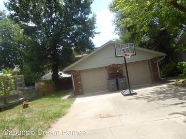 Main picture of 910 NW Dearborn Ave