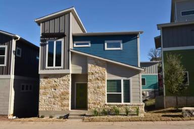 Main picture of 2921 Bond Dr