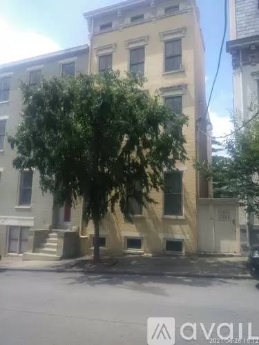 Main picture of 318 E 14th St