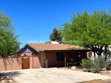 Main picture of 2625 N Norton Ave