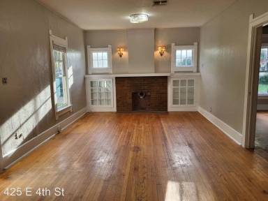 Main picture of 425 E 4th St
