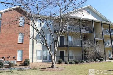 Main picture of The Hub at Auburn Apartment Homes