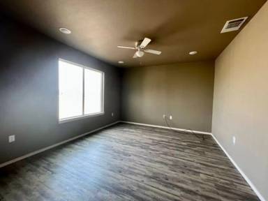 Main picture of 2220 E Main St