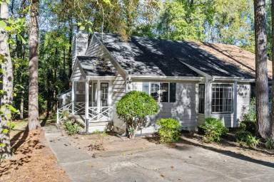 Main picture of 5921 Applewood Ln