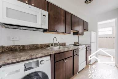Main picture of 1735 W Bryn Mawr Ave