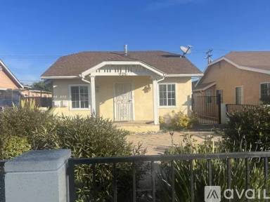 Main picture of 925 E Fairview Blvd
