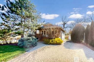 Main picture of 4715 River Dr
