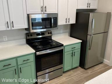Main picture of Water's Edge Apartments