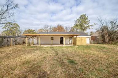 Main picture of 3979 Thomas Ave