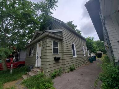 Main picture of 151 Heath St