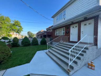 Main picture of 2424 Curtis St