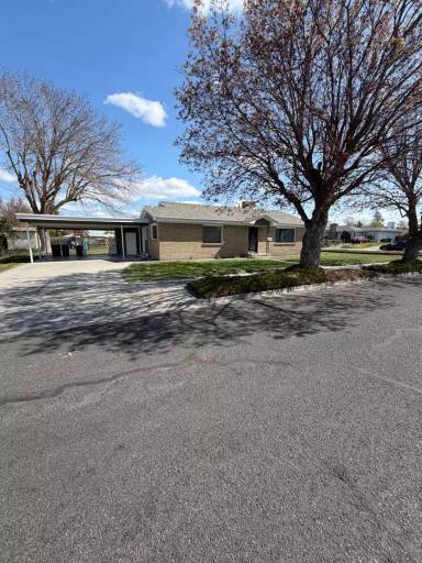 Main picture of 836 E Olive Ave