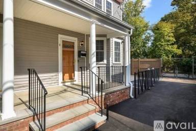 Main picture of 1 Lawrence Pl