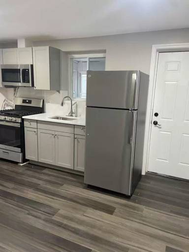 Main picture of 730 N Manhattan Ct