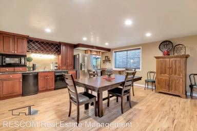 Main picture of 4760 Meadow Creek Ln