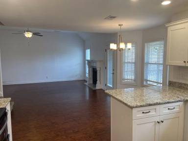 Main picture of 702 Rushville Dr