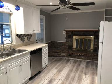 Main picture of 1550 Ridgewood Ave