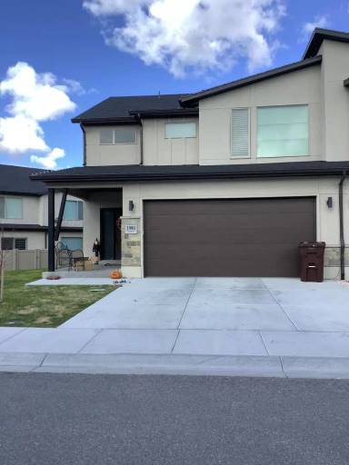 Main picture of 1990 W Skyler Way