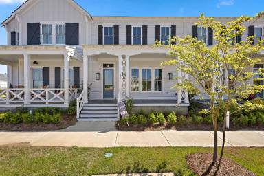 Main picture of 225 Harmony St