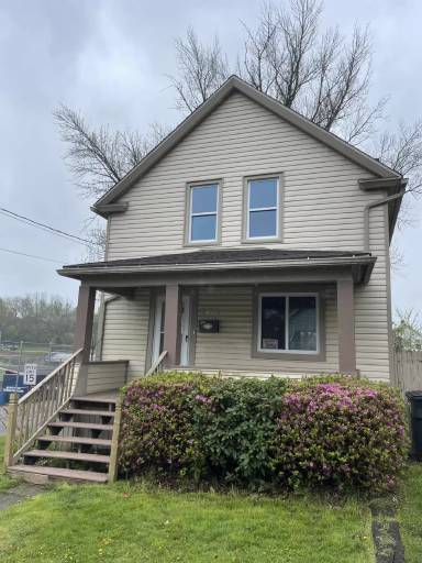Main picture of 878 Clark St
