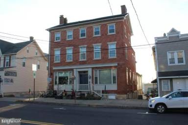 Main picture of 142 E Main St
