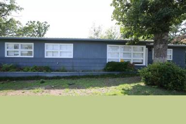 Main picture of 2816 8th St NE