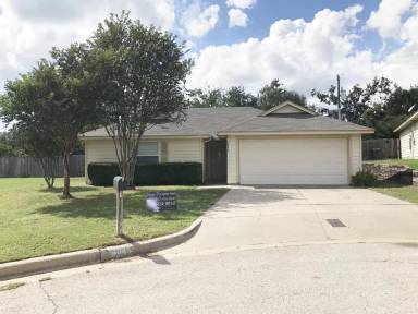 Main picture of 4013 Devonaire Dr
