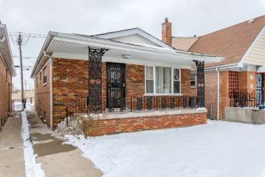 Main picture of 8906 S Halsted St