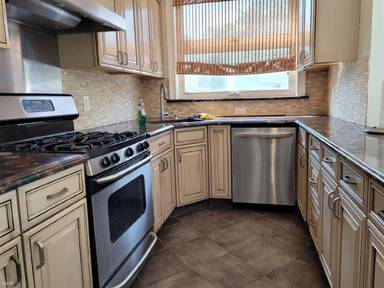 Main picture of 138 Lake St