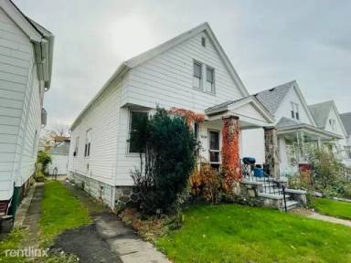 Main picture of 2716 Belmont St